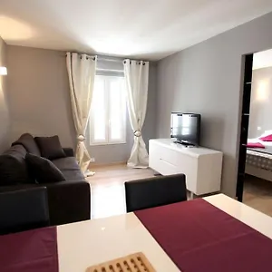 à 100 Mètres Du Palais Et Des Plages Appartement